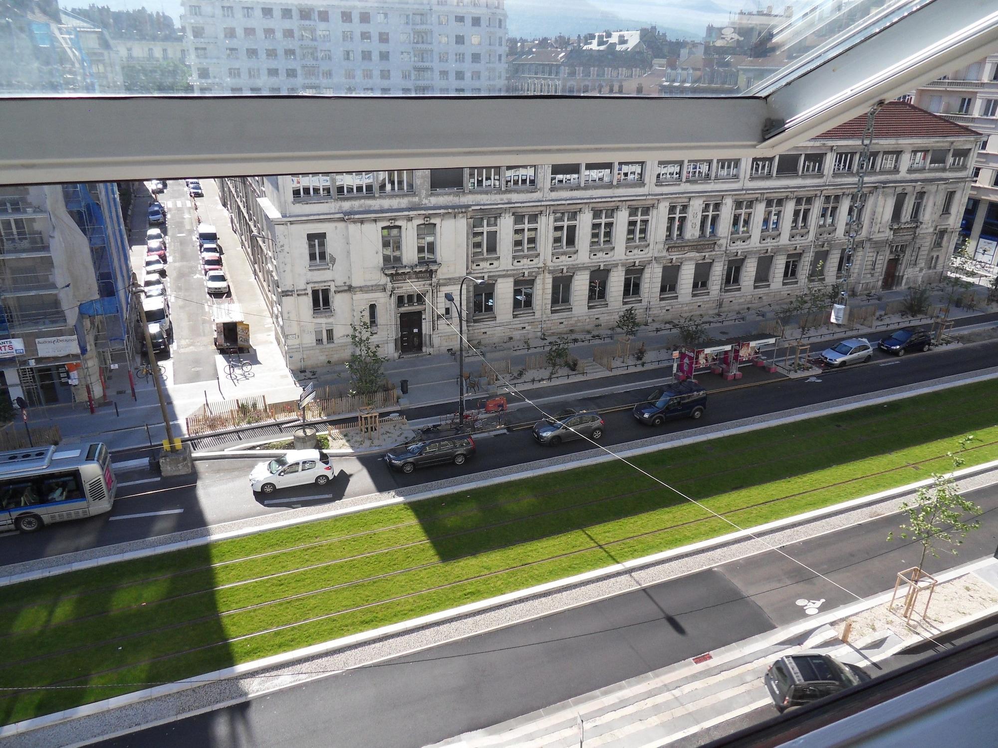 Ibis Styles Grenoble Centre Gare Hotel Exterior photo